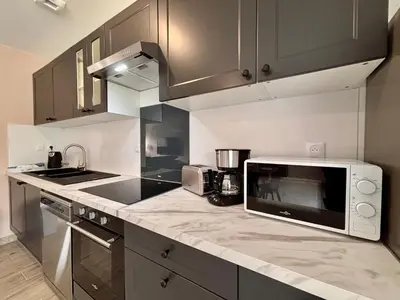 Cuisine ou kitchenette dans l'établissement Maison Rosie - Maison moderne cozy avec extérieur