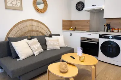 Cuisine ou kitchenette dans l'établissement Maisonnette avec jardin & jacuzzi proche gare