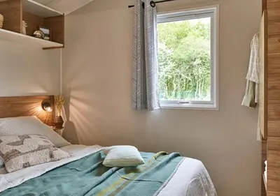 Un ou plusieurs lits dans un hébergement de l'établissement Camping la Vallée des Vignes - Aquatique Vacances