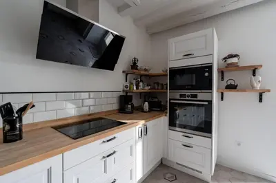 Cuisine ou kitchenette dans l'établissement La Closerie blanche - 5km Le Mans - Wifi
