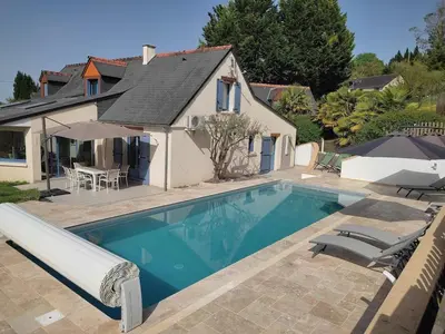 Piscine de l'établissement Grande maison familiale avec piscine chauffée ou située à proximité