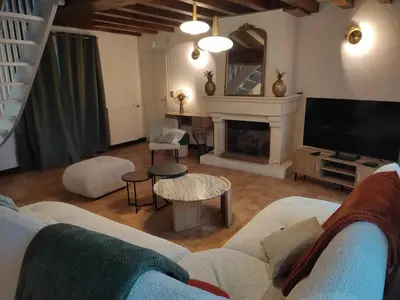 Coin salon dans l'établissement Grande maison familiale avec piscine chauffée