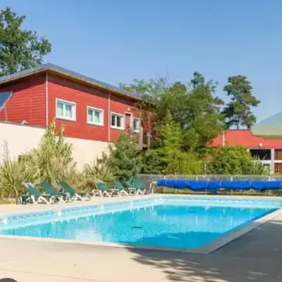 appartement entier dans residence avec piscine