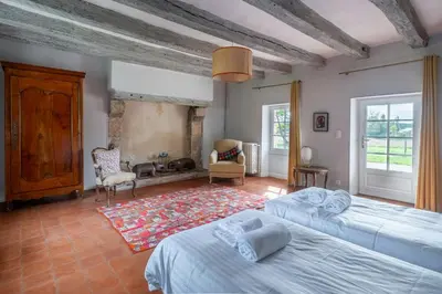 Plan de l'établissement Restored Farmhouse Near Touraine Châteaux