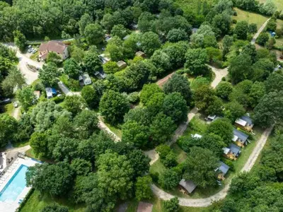Vue panoramique sur l'établissement Mobil-home spacieux 3 Chambres pour 6 Personnes - Terrasse - API-1-52-1649