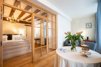 Un ou plusieurs lits dans un hébergement de l'établissement L'Hostellerie de La Licorne
