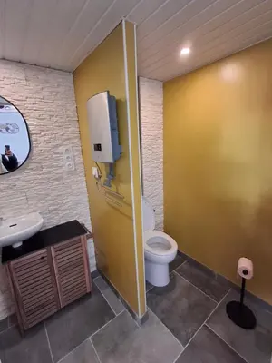 Salle de bains dans l'établissement Petite maison au fond du jardin