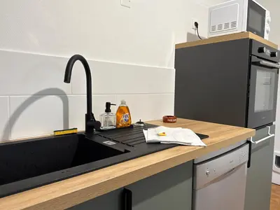 Cuisine ou kitchenette dans l'établissement Le Pavillon des Demoiselles maison, ville 6 pers