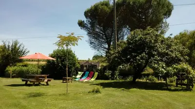 Jardin de l'établissement Gîte 5 personnes au calme avec jardin, piscine, proche d'Amboise