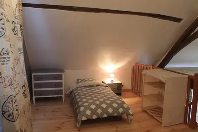 Un ou plusieurs lits dans un hébergement de l'établissement Gîte 5 personnes au calme avec jardin, piscine, proche d'Amboise