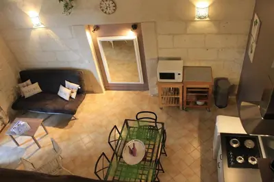 Cuisine ou kitchenette dans l'établissement Gîte 5 personnes au calme avec jardin, piscine, proche d'Amboise