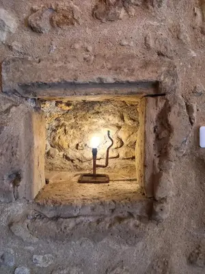 Plan de l'établissement LA PETITE LUCETTE, maison avec sa cour et son troglo