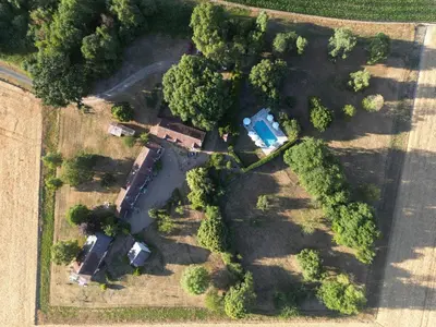 Vue panoramique sur l'établissement Gites de La Richardiere - LHirondelle