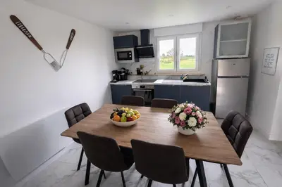 Cuisine ou kitchenette dans l'établissement Domaine des Moizons, Le Laurier