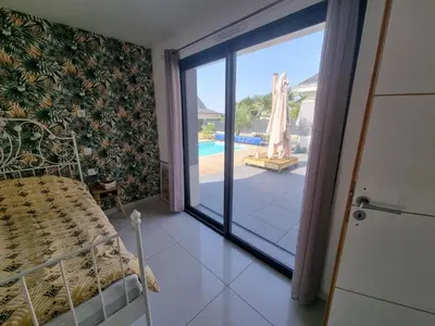 Piscine de l'établissement Villa tout confort avec piscine, 5 chambres, proche Loire ou située à proximité