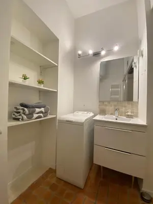 Salle de bains dans l'établissement Le Colbert calme WIFI Hypercentre