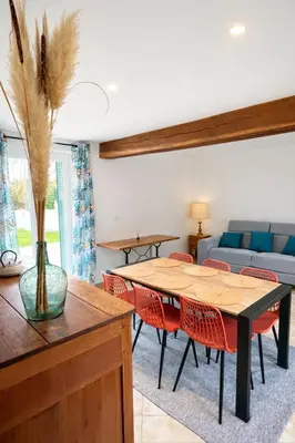 Coin salon dans l'établissement Les 2 Tilleuls - Maison de charme avec jardin