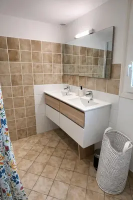 Salle de bains dans l'établissement Les 2 Tilleuls - Maison de charme avec jardin