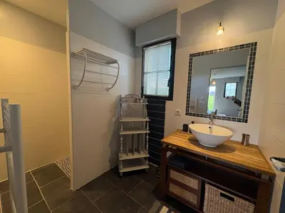 Salle de bains dans l'établissement Entre vignes et Châteaux, Zoo de Beauval, Piscine, WIFI, 4 chambres, 7 lits, 4 sdb
