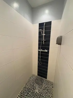Salle de bains dans l'établissement Entre vignes et Châteaux, Zoo de Beauval, Piscine, WIFI, 4 chambres, 7 lits, 4 sdb