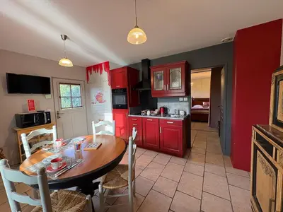 Cuisine ou kitchenette dans l'établissement Le cocon en Sologne, Châteaux, Zoo de Beauval, Piscine, WIFI, 2 chambres, 3 lits, 2 sdb