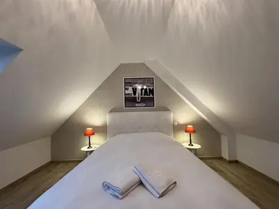 Un ou plusieurs lits dans un hébergement de l'établissement Arnage Corner Lodge - Circuit 24h du Mans