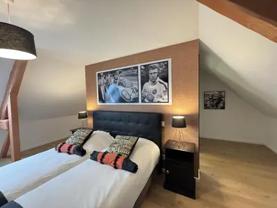 Un ou plusieurs lits dans un hébergement de l'établissement Arnage Corner Lodge - Circuit 24h du Mans