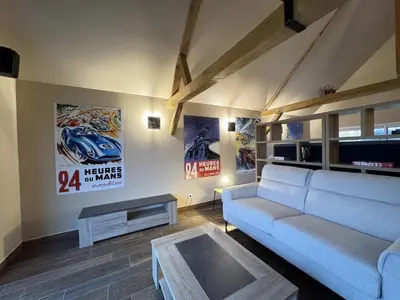 Coin salon dans l'établissement Arnage Corner Lodge - Circuit 24h du Mans