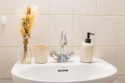 Salle de bains dans l'établissement L'Escale Tourangelle - Proche de la Gare