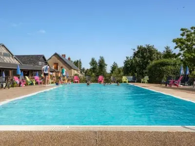 Piscine de l'établissement Mobil Home Confort 3 Chambres avec Terrasse - API-1-52-668 ou située à proximité