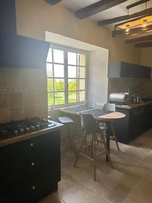 Cuisine ou kitchenette dans l'établissement Maison de campagne