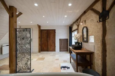 Télévision ou salle de divertissement dans l'établissement Maison troglodyte de luxe 10 pers proche Amboise
