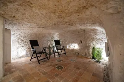 Coin salon dans l'établissement Maison troglodyte de luxe 10 pers proche Amboise