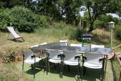 Jardin de l'établissement Maison troglodyte de luxe 10 pers proche Amboise