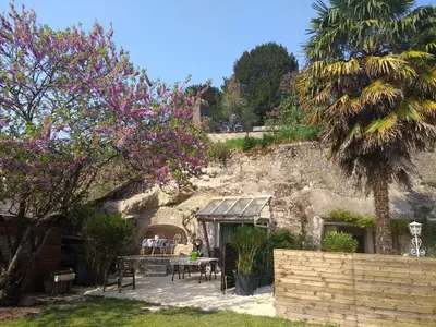 Jardin de l'établissement Troglodyte familiale Fleur de Chaux proche Amboise
