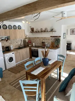 Cuisine ou kitchenette dans l'établissement Sunshine cottages