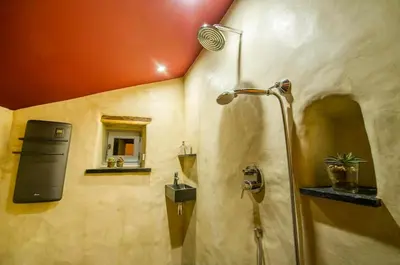 Salle de bains dans l'établissement Ancien presbytère en bord de rivière proche vallée de la Loire