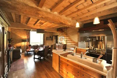 Coin salon dans l'établissement Ancien presbytère en bord de rivière proche vallée de la Loire