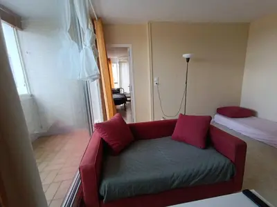 Coin salon dans l'établissement Charming 3-Bedroom Apartment in Saint-Pierre-des-Corps