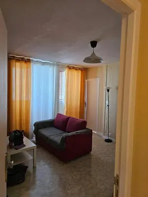 Coin salon dans l'établissement Charming 3-Bedroom Apartment in Saint-Pierre-des-Corps