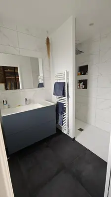 Cuisine ou kitchenette dans l'établissement Maison pour les 24h