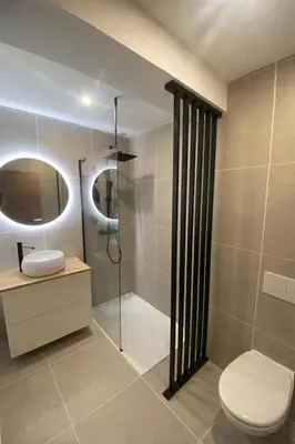 Salle de bains dans l'établissement Maison de campagne - 20min du circuit des 24H et du zoo de la Flèche