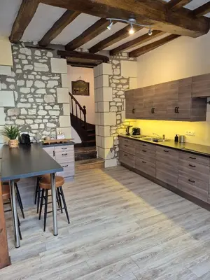 Cuisine ou kitchenette dans l'établissement Maison de village entre le futuroscope et Beauval
