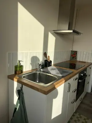 Cuisine ou kitchenette dans l'établissement Spacieux confortable et facile d'accès - 3 chambres