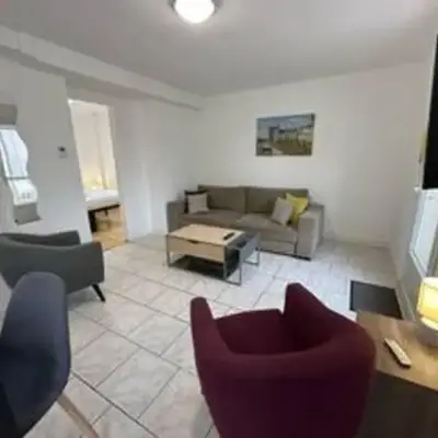 Appartement avec terrasse au centre de St Cyr