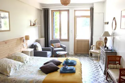 Coin salon dans l'établissement Chambres d'hôtes La Buronnière