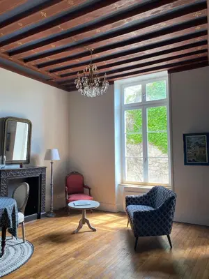 Télévision ou salle de divertissement dans l'établissement Maison Léopoldine 1 , Quartier Historique