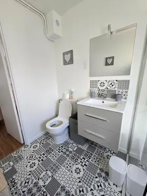 Salle de bains dans l'établissement Maison entierement rénovée Le Mans