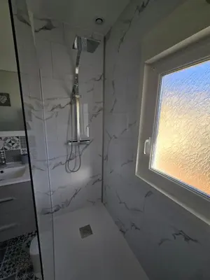 Salle de bains dans l'établissement Maison entierement rénovée Le Mans