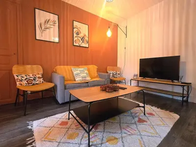 Télévision ou salle de divertissement dans l'établissement Le Terracotta - 5 pers. - centre-ville - Wifi